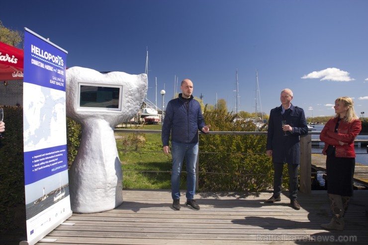 Lai padarītu Latvijas mazās ostas pieejamākas, tiek atklāts viens no jaunizveidotajiem «Helloports» info kioskiem Lai padarītu Latvijas mazās ostas pieejamākas, tiek atklāts viens no jaunizveidotajiem «Helloports» info kioskiem 197029