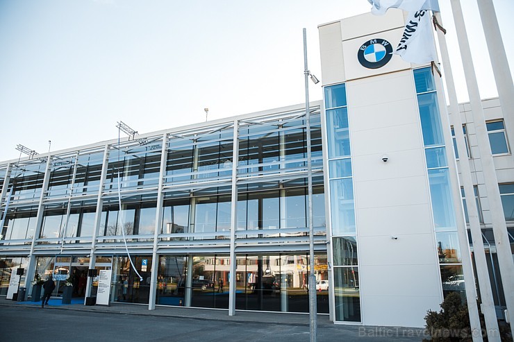 Rīgā 11.05.2017 svinīgā atmosfērā durvis ir vēris Baltijā lielākais BMW auto centrs 197110