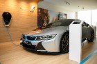 Rīgā 11.05.2017 svinīgā atmosfērā durvis ir vēris Baltijā lielākais BMW auto centrs 16