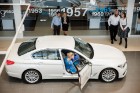 Rīgā 11.05.2017 svinīgā atmosfērā durvis ir vēris Baltijā lielākais BMW auto centrs 26