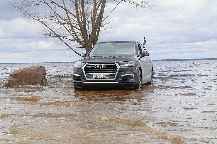 Travelnews.lv redakcija ar jauno un jaudīgo «Audi Q7 e-tron» apceļo Vidzemi 197221