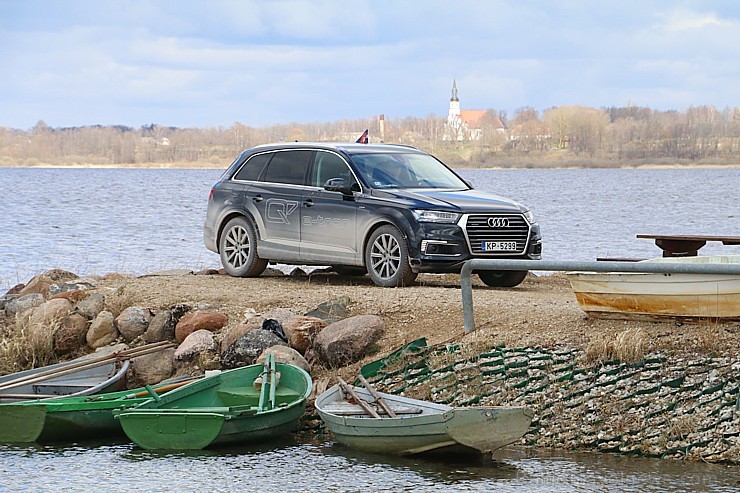 Travelnews.lv redakcija ar jauno un jaudīgo «Audi Q7 e-tron» apceļo Vidzemi 197226