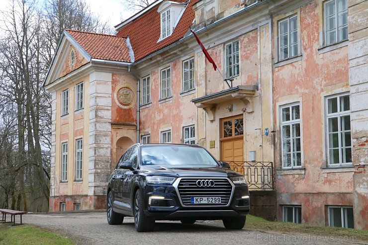 Travelnews.lv redakcija ar jauno un jaudīgo «Audi Q7 e-tron» apceļo Vidzemi 197234