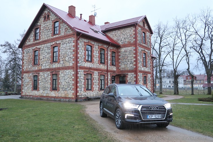 Travelnews.lv redakcija ar jauno un jaudīgo «Audi Q7 e-tron» apceļo Vidzemi 197264