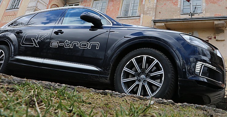 Travelnews.lv redakcija ar jauno un jaudīgo «Audi Q7 e-tron» apceļo Vidzemi 197275