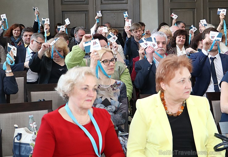Latgolys symtgadis kongresa rezolūcija, kas tika pieņemta 6.05.2017 Rēzeknē, aicina stiprināt un attīstīt latgalisko kultūrvidi Latgalē 197389