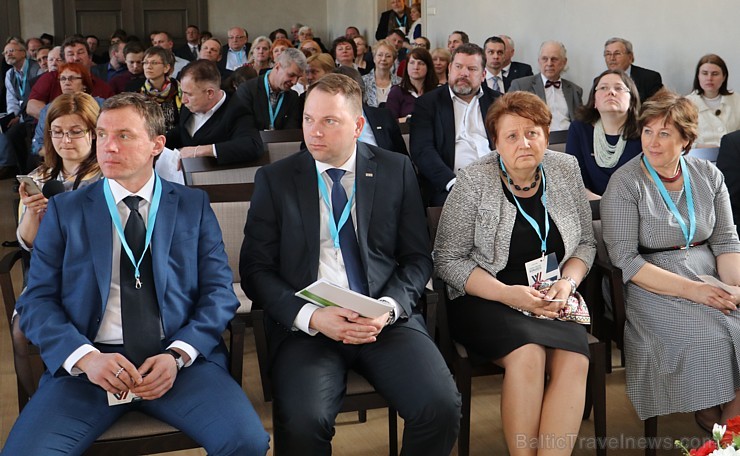 Latgolys symtgadis kongresa rezolūcija, kas tika pieņemta 6.05.2017 Rēzeknē, aicina stiprināt un attīstīt latgalisko kultūrvidi Latgalē 197391