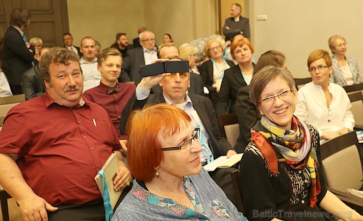 Latgolys symtgadis kongresa rezolūcija, kas tika pieņemta 6.05.2017 Rēzeknē, aicina stiprināt un attīstīt latgalisko kultūrvidi Latgalē Latgolys symtgadis kongresa rezolūcija, kas tika pieņemta 6.05.2017 Rēzeknē, aicina stiprināt un attīstīt latgalisko kultūrvidi Latgalē 197447