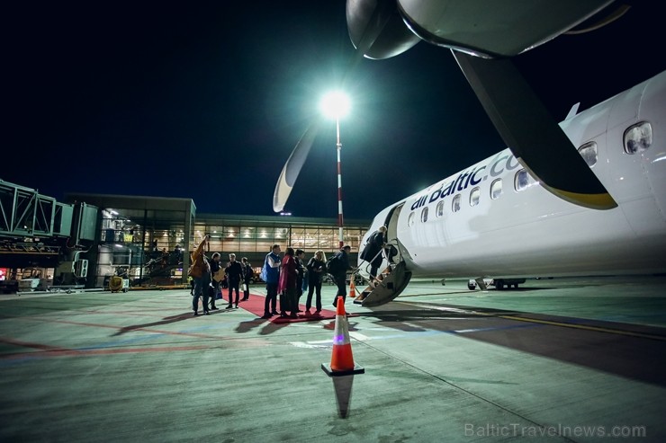 Svinīgā gaisotnē aizlidojis pirmais «AirBaltic» reiss uz Liepāju 197629