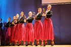 Ogres bērnu un jauniešu deju studija «Pīlādzītis» dejo pavasara koncertā 16