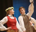 Ogres bērnu un jauniešu deju studija «Pīlādzītis» dejo pavasara koncertā 51