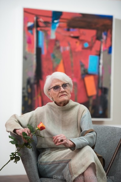 Liepājas koncertzālē «Lielais dzintars» atklāta latviešu gleznotājas Džemmas Skulmes personālizstāde «Krāsas garša» Liepājas koncertzālē «Lielais dzintars» atklāta latviešu gleznotājas Džemmas Skulmes personālizstāde «Krāsas garša» 198627