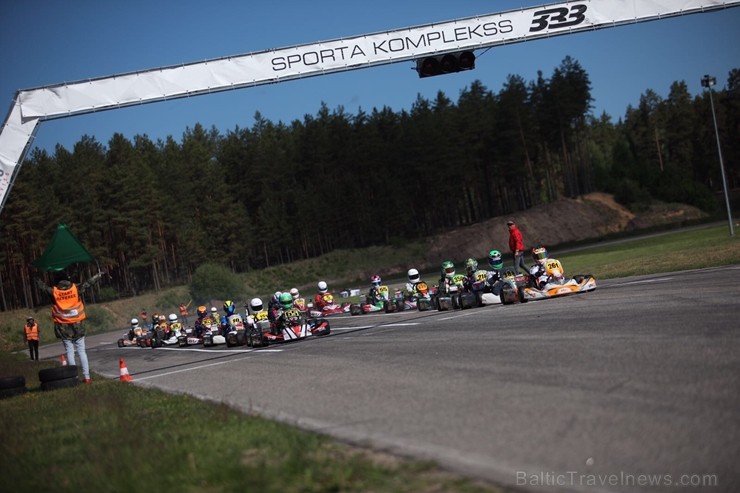 Rīgā «Rotax Nordic Challenge» spēkus mērījuši sporta kartingi 199234