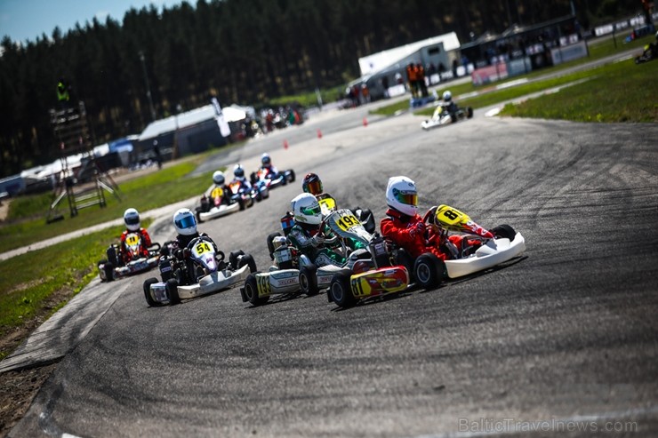 Rīgā «Rotax Nordic Challenge» spēkus mērījuši sporta kartingi 199249