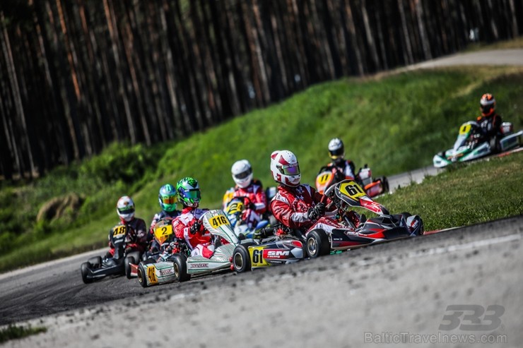 Rīgā «Rotax Nordic Challenge» spēkus mērījuši sporta kartingi 199257