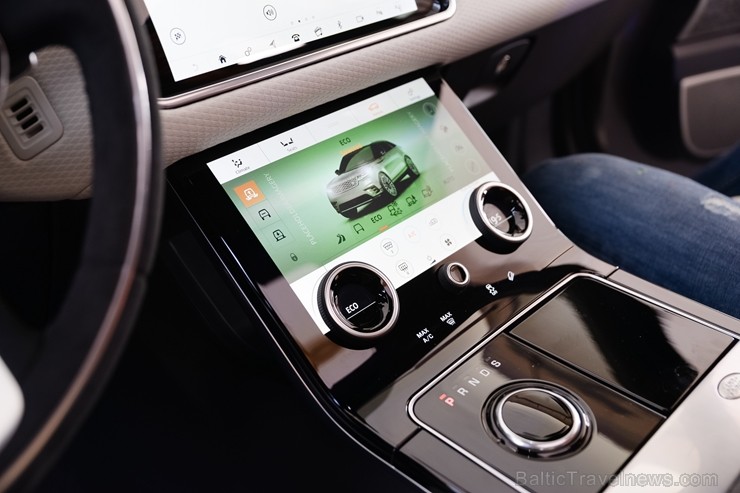 Rīgā prezentēts jaunais «Range Rover Velar» 199642