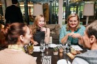 Klātesot «sabiedrības krējumam», jaunā konceptā atvērts Rīgas restorāns «Cut» 38