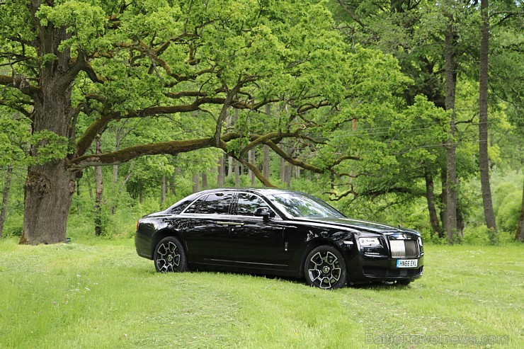 Travelnews.lv redakcija apceļo Vidzemi ar jauno «Rolls-Royce Ghost Black Badge»