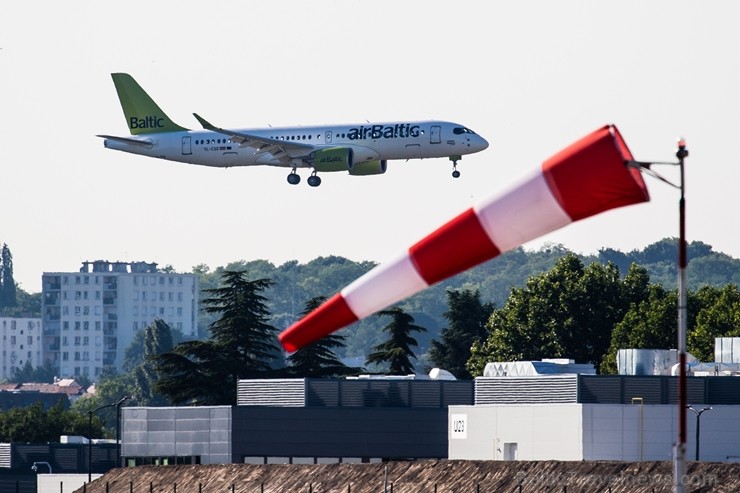 «Airbaltic» pasaulē lielākajā aviācijas izstādē Parīzē prezentē «Bombardier» CS300 lidmašīnu 200562