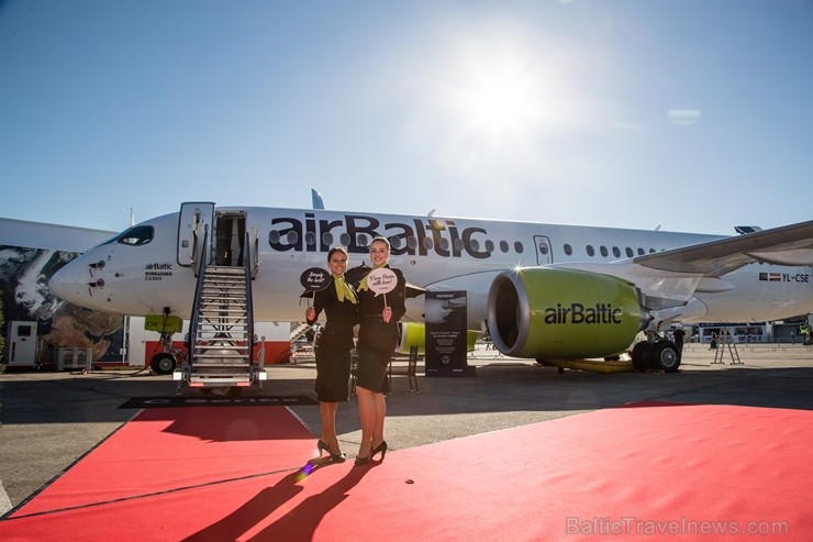 «Airbaltic» pasaulē lielākajā aviācijas izstādē Parīzē prezentē «Bombardier» CS300 lidmašīnu 200565