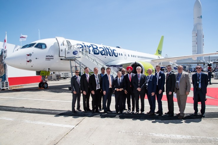 «Airbaltic» pasaulē lielākajā aviācijas izstādē Parīzē prezentē «Bombardier» CS300 lidmašīnu 200576