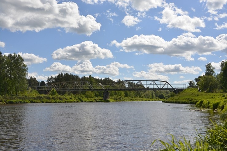 Valmiera tērpjas vasaras ziedu rotās