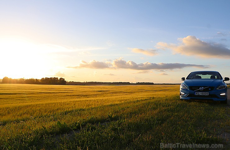 Travelnews.lv ceļo uz Jaunpili ar jauno un jaudīgo Volvo S60 Polestar 201124