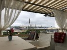 Ar neatkārtojamu skatu uz Rīgas panorāmu, apmeklētājus aicina augstā «Islande Hotel» terase 5