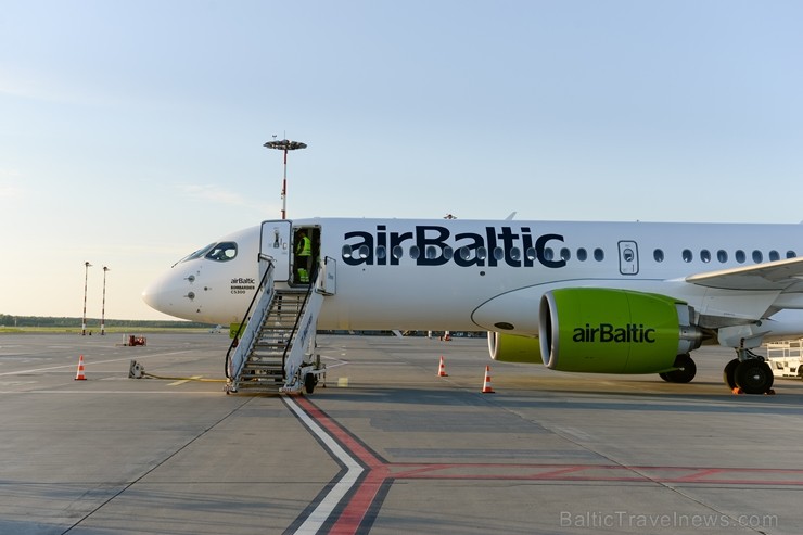 Lidosta «Rīga» un «Airbaltic» medijiem atrāda savu infrastruktūru un gaisa floti 202194
