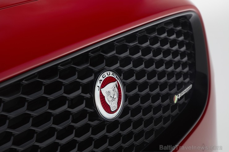 Prezentēts jaunākais Jaguar modelis «E-PACE»