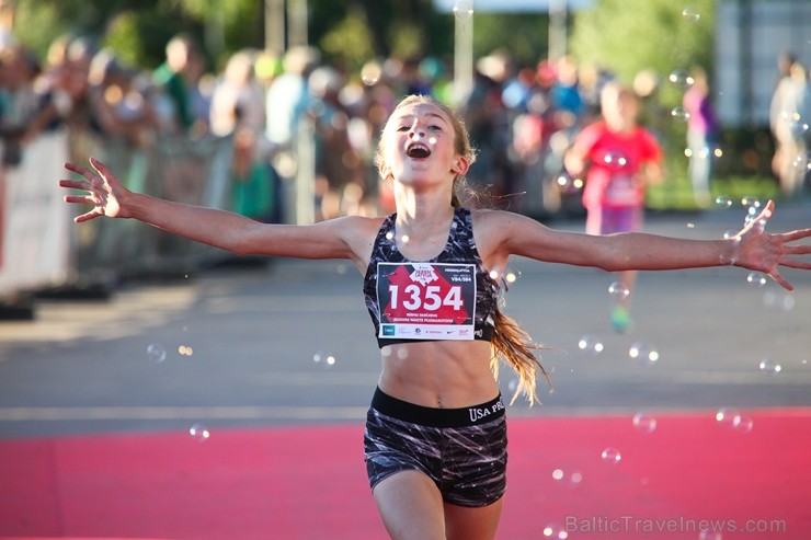 Jelgavā  nakts pusmaratonā dalību ņem vairāk nekā 5000 skrējēju 203083