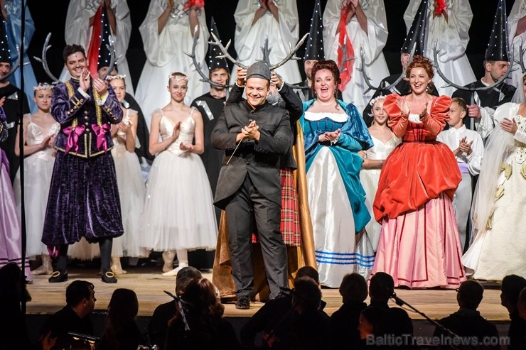 Siguldas 
opermūzikas svētkos noticis operas «Falstafs» brīvdabas oriģināliestudējums 203553