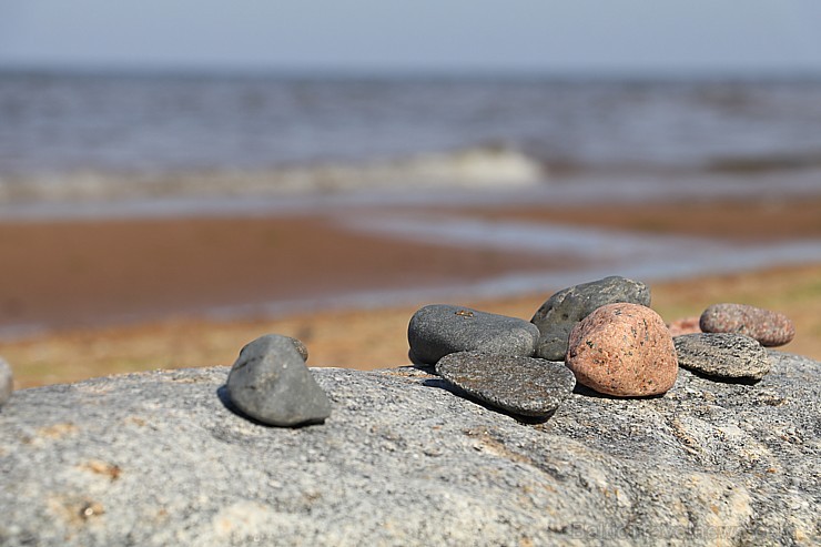 Travelnews.lv izbauda Lauču akmens apkārtnes burvestību un Vidzemes jūrmalu