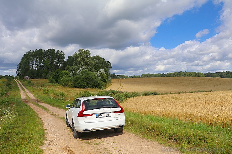 Travelnews.lv ar jauno Volvo V90 Cross Country apceļo Latgali 205470