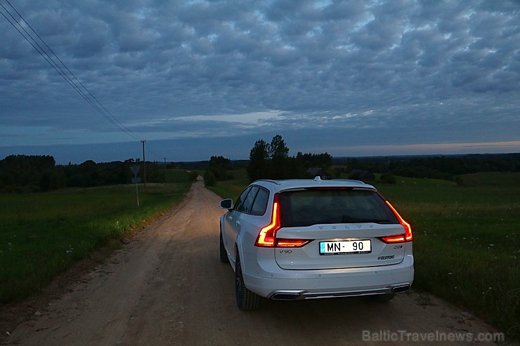 Travelnews.lv ar jauno Volvo V90 Cross Country apceļo Latgali 205494
