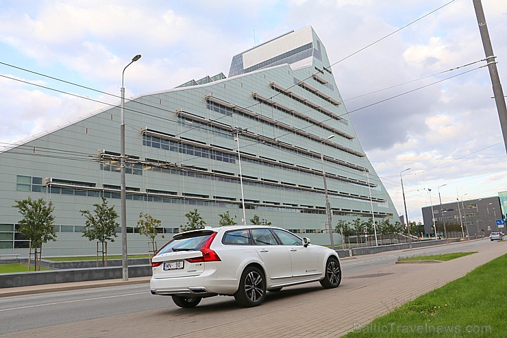 Travelnews.lv ar jauno Volvo V90 Cross Country apceļo Latgali 205503