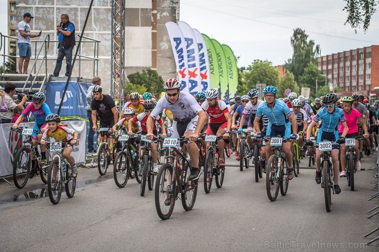 Olainē krāšņi aizvadīti jau trešie Latvijas Velo svētki 205525