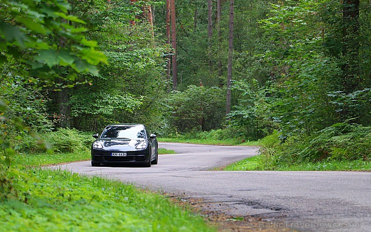 Travelnews.lv ar jauno Porsche Panamera dodas uz «Liepupes muižu» 205758