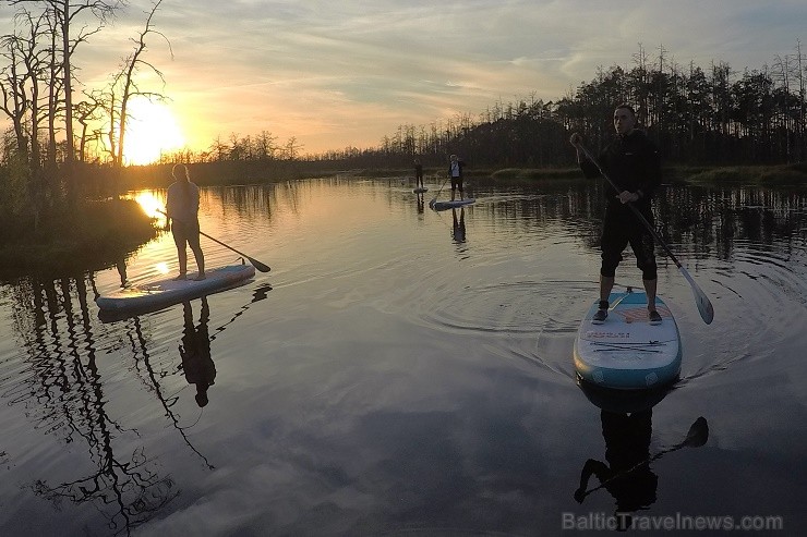 Travelnews.lv izbauda SUP saulrieta piedzīvojumu Cenas tīrelī 205848