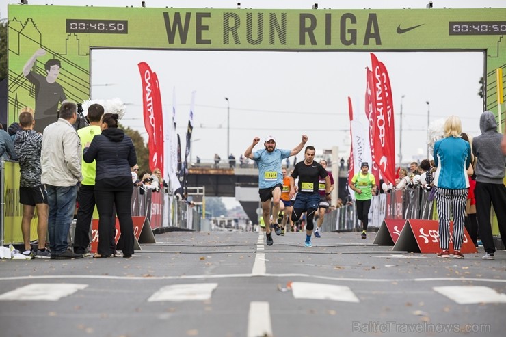 Rīgas centrā notiekošajā rudens skrējienā «We Run Riga» dalību ņem vairāk nekā 9000 skrējēju