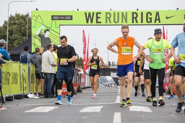 Rīgas centrā notiekošajā rudens skrējienā «We Run Riga» dalību ņem vairāk nekā 9000 skrējēju