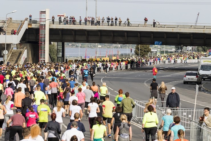 Rīgas centrā notiekošajā rudens skrējienā «We Run Riga» dalību ņem vairāk nekā 9000 skrējēju 206816
