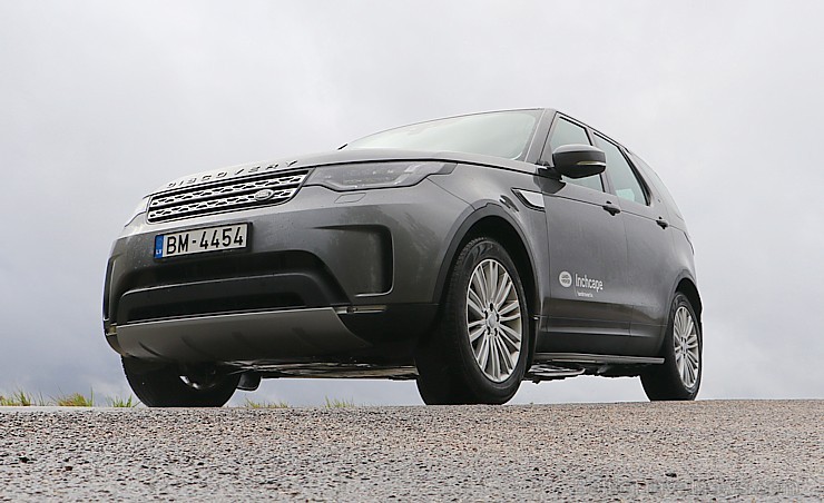 Travelnews.lv ar jauno Land Rover Discovery dodas pusdienot uz Rūmenes kafejnīcu