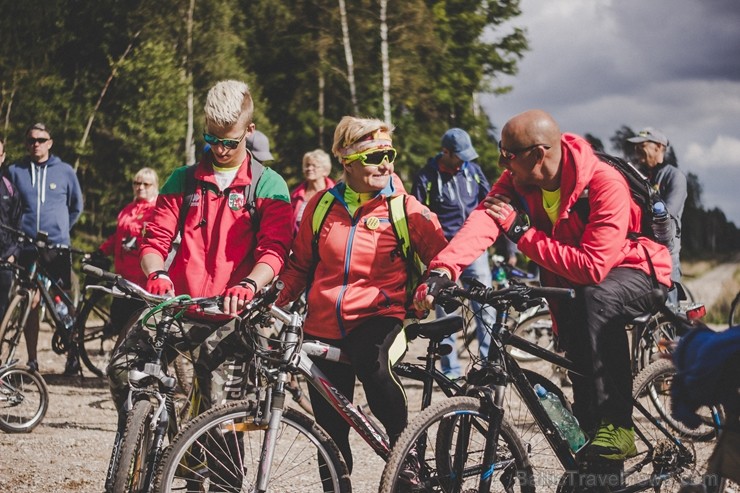 Vairāk nekā 100 riteņbraucēji piedalās dabai draudzīgajā Grobiņas #Velo#Šķiro#Ripo braucienā