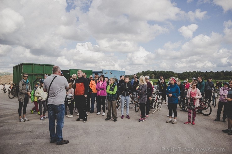Vairāk nekā 100 riteņbraucēji piedalās dabai draudzīgajā Grobiņas #Velo#Šķiro#Ripo braucienā