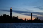 Travelnews.lv ar jahtu «Raido» izbrauc pa Daugavu naksnīgā Rīgas jūras līcī 17