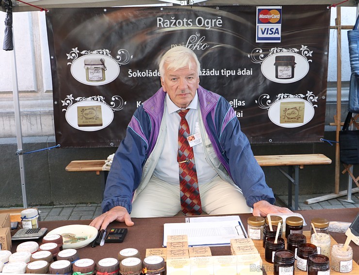 Miķeļtirgus Rīgas Doma laukumā pulcē rīdziniekus un pilsētas viesus 207659