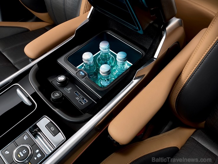 Daudzi autoceļotāji ir pamanījuši jauno Range Rover Sport 208323
