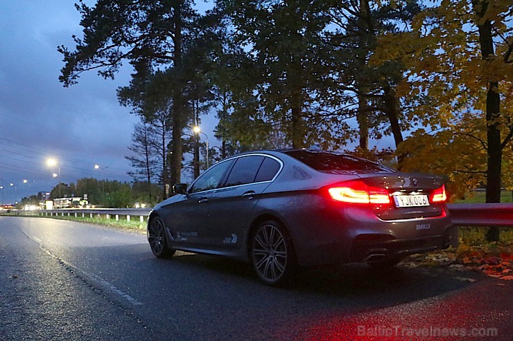 Travelnews.lv apceļo rudenīgo Latviju ar jauno un jaudīgo BMW 5401 209011