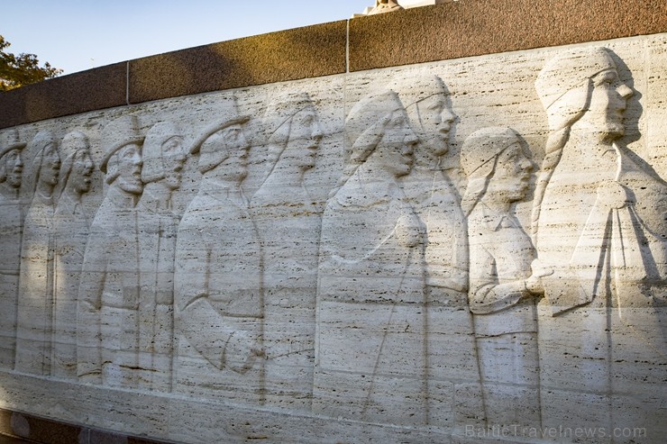 Rīgā svinīgi atklāts restaurētais Brīvības piemineklis 209219
